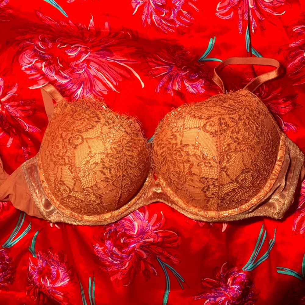38D Lightly used pink Victorias secret lace bra
